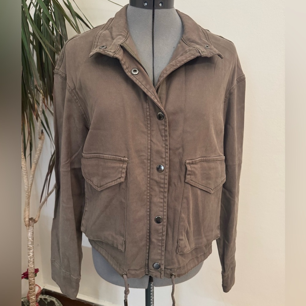 Nicole Miller NY | Cropped Utility Cargo Jacket in Dusty Olive Brown